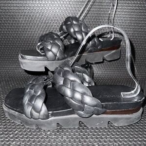 BERNARDO Ciara Luxury Black eather Woven Braided Slides Sandals Women’s Size 8.5